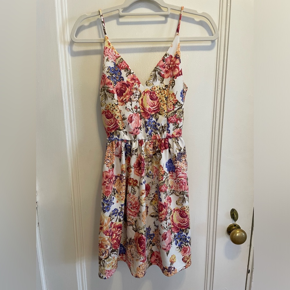 Bo Bell floral v-neck mini dress. Size XS